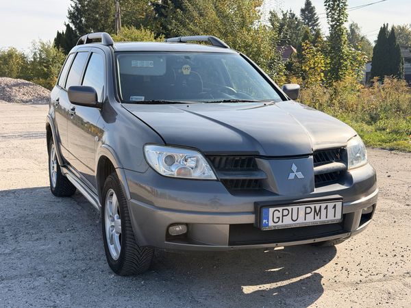 Mitsubishi Outlander 2.0 Benzyna 4x4 Klima Alufelgi hak