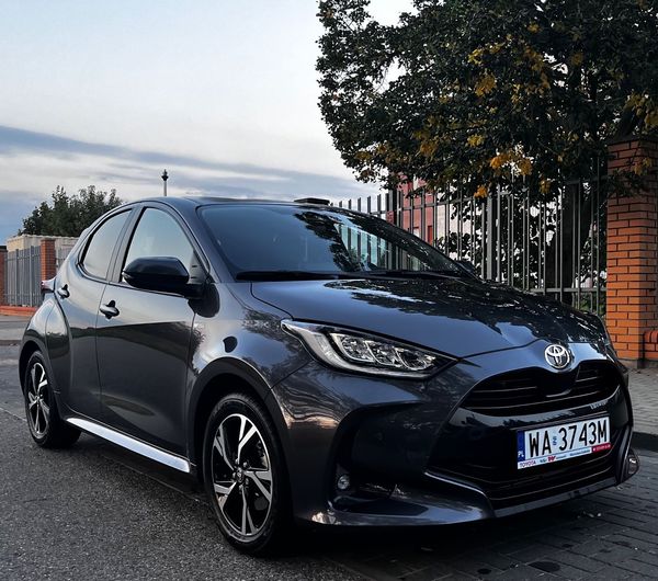 Toyota Yaris TOYOTA YARIS 1.5 hybrid | 25r | 22 500 KM | Polski Salon | Bezwypadkow