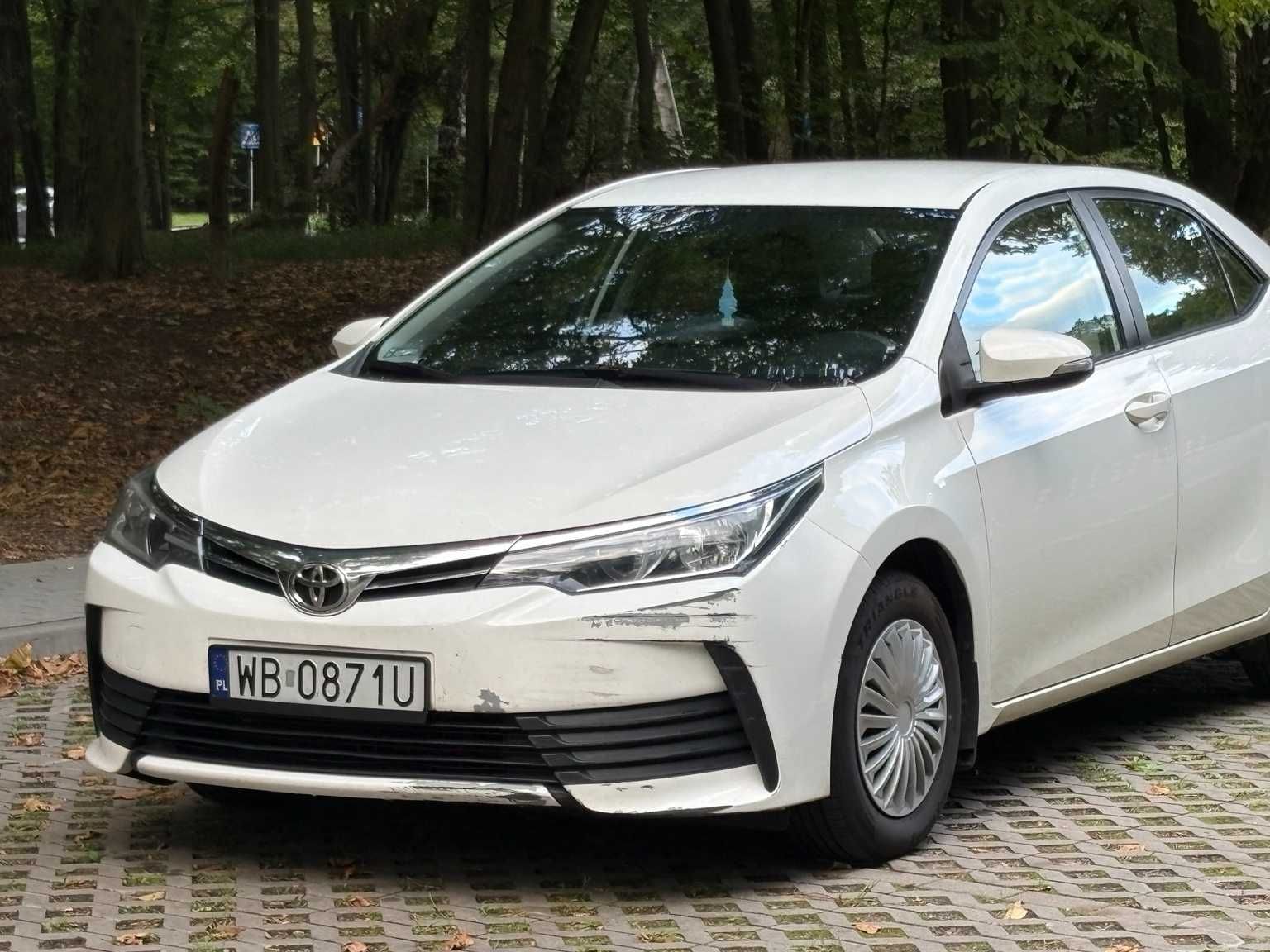 Toyota Corolla 2017 sedan manual 1.3 benzyna + instalacja lpg 99KM