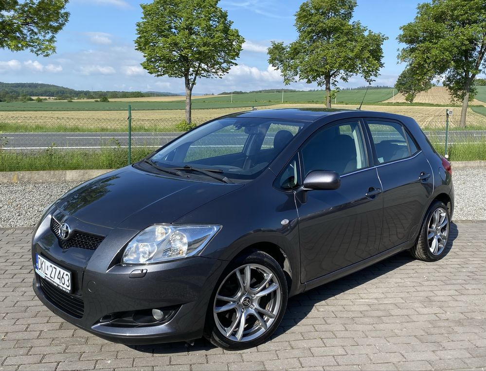 Toyota Auris 2.0 d4d xenon alusy klimatronic zadbany