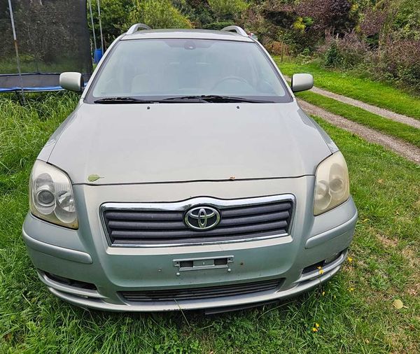 Toyota Avensis T25 1.8 benzyna 2004r na części