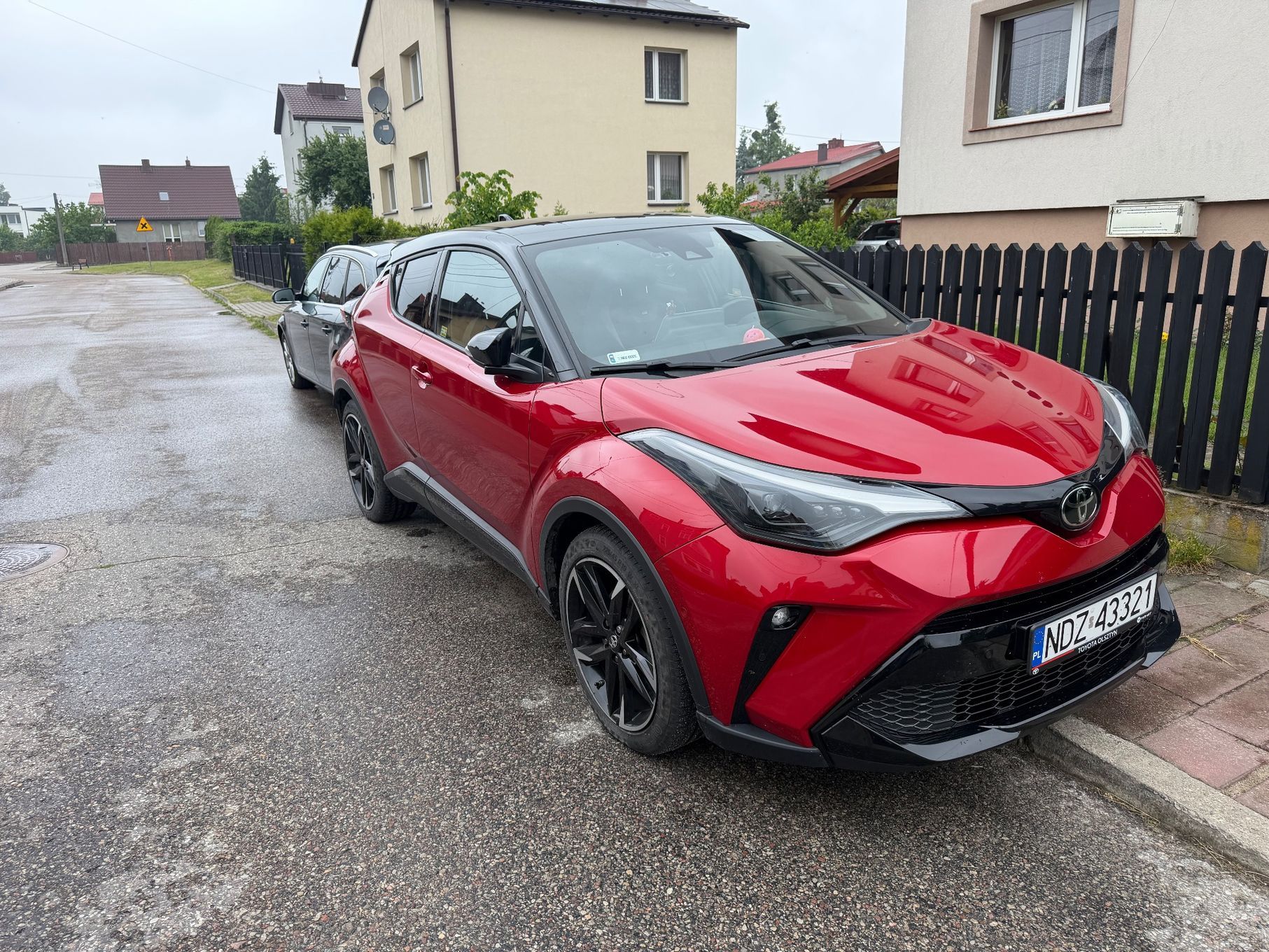 Toyota C-HR TOYOTA C-HR 1.8 GR SPORT - na gwarancji + dodatkowe wyposażenie