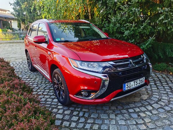 Mitsubishi Outlander III 2017 2.0 Phev Benzyna + Elektryk Full SKora Kamery 360 Ledy Szyberdach 4x4 Automat