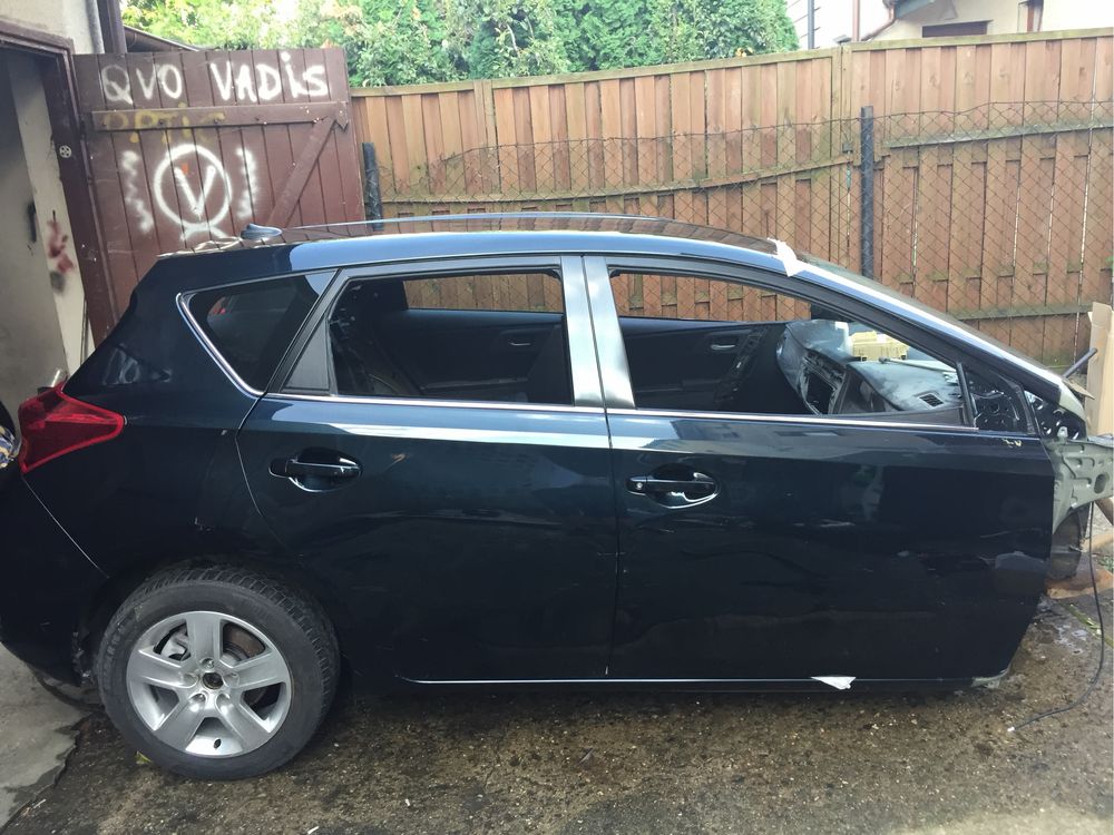 Toyota Auris II body