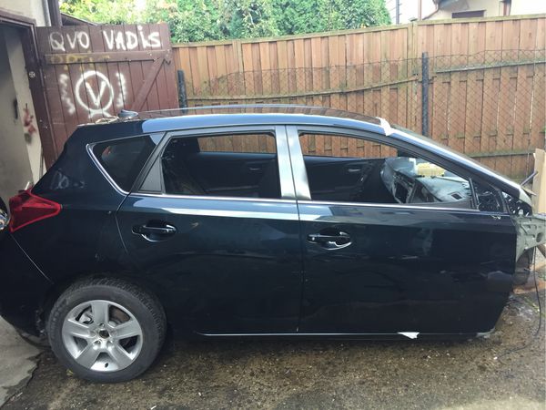 Toyota Auris II body