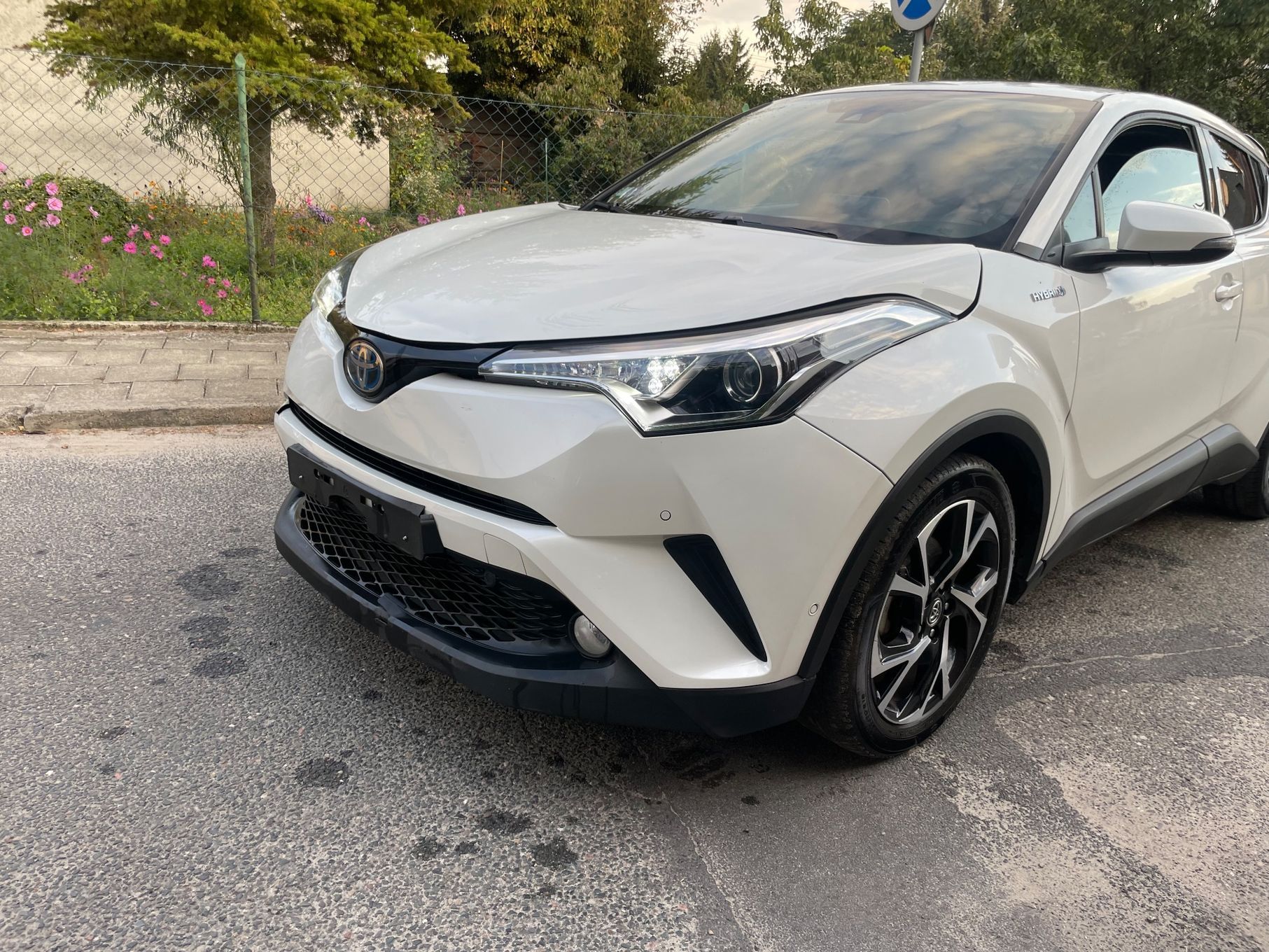 Toyota C-HR Toyota CHR 2019r Hybryda Biała Perła