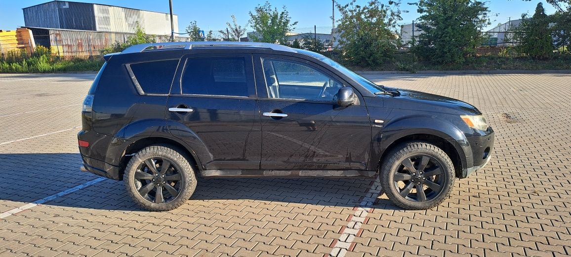 Outlander 2.2 diesel 2008r 7 miejsc