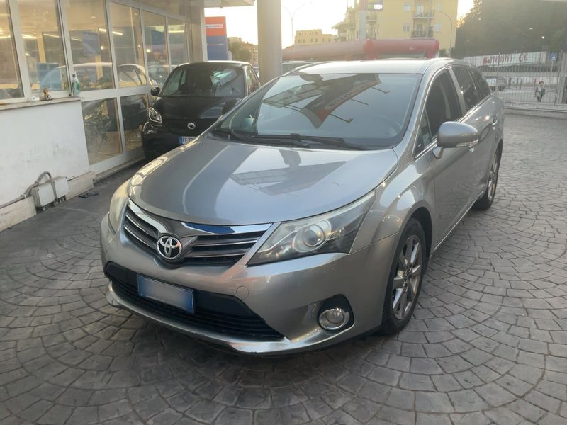 Toyota Avensis 2.0 D-4D Lounge