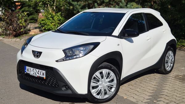 Toyota Aygo X AUTOMAT 26r kamera duże radio Android CarPlay 6100km jak nowy
