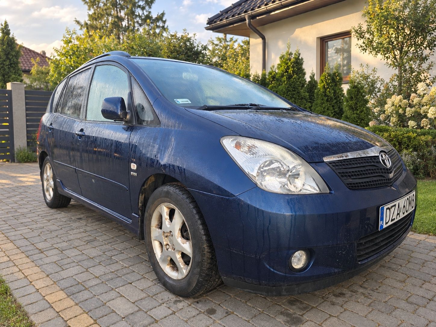 Corolla verso 1.8 petrol UK-spec air conditioning affordable