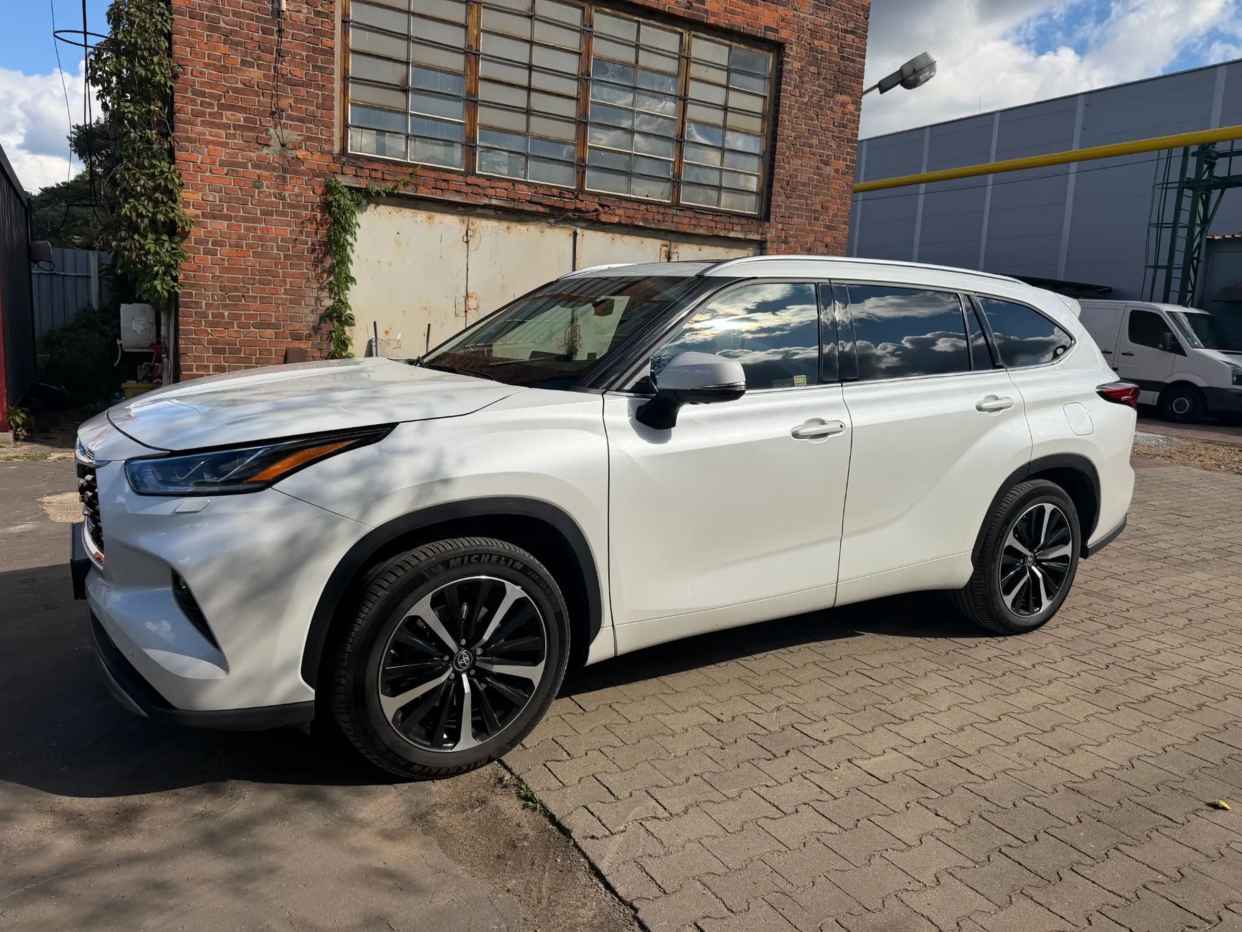 Toyota Highlander pierwszy własciciel ,stan idealny , serwisowany , nowe opony