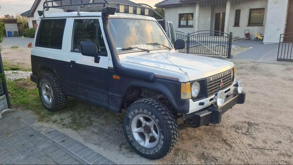 Mitsubishi Pajero I 4x4 samochód terenowy diesel hak