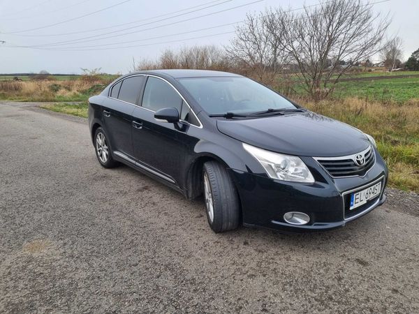 Toyota Avensis T27 2.0D pakiet chrom, długie opłat + kpl opon letnich