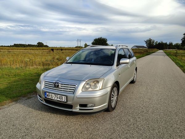 Toyota Avensis Verso 2.0 D-4D 2005