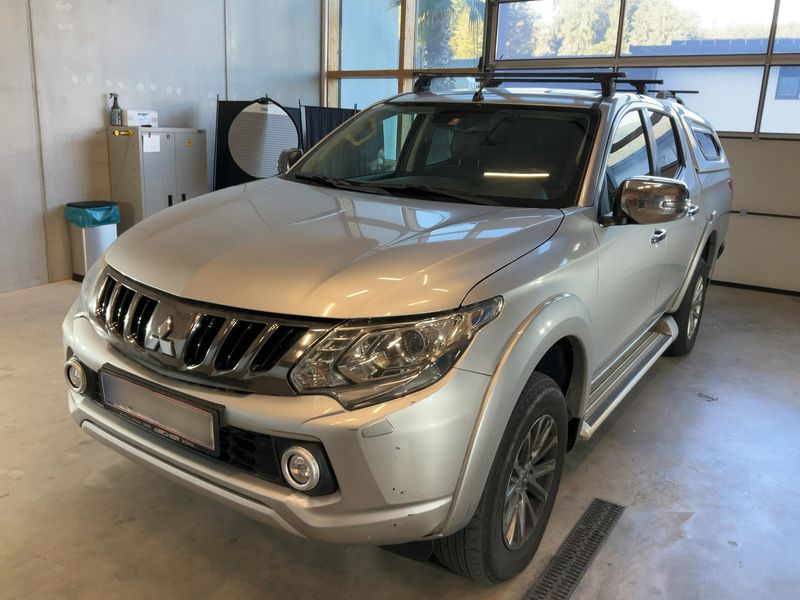 Mitsubishi L 200 2.4 DI-D Top Doppelkabine 4WD