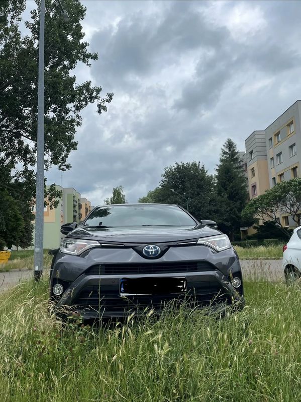 Toyota RAV4 Toyote RAV 4 hybrid 2,5 z 2018r. przebieg 87 000 km