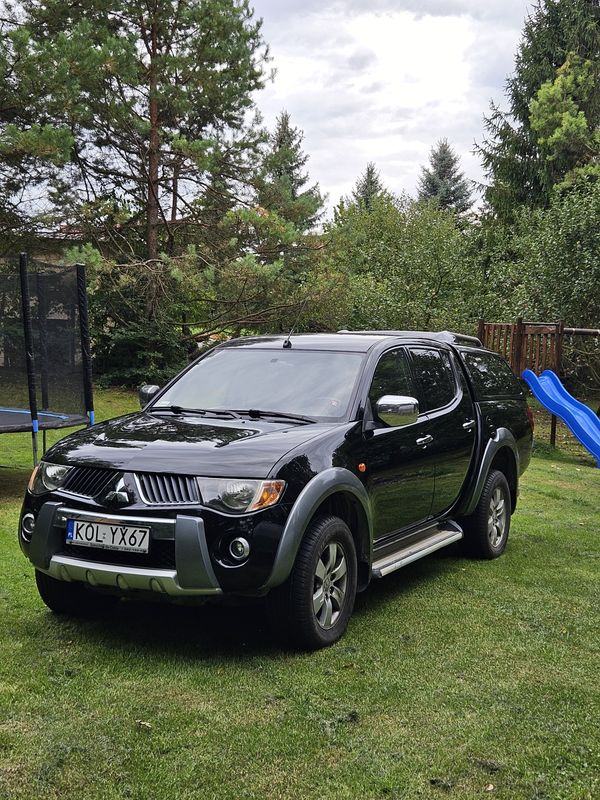 REZERWACJA Mitsubishi L200 2.2 DiD 4x4 , zabudowa paki, skóra , doinwestowany.