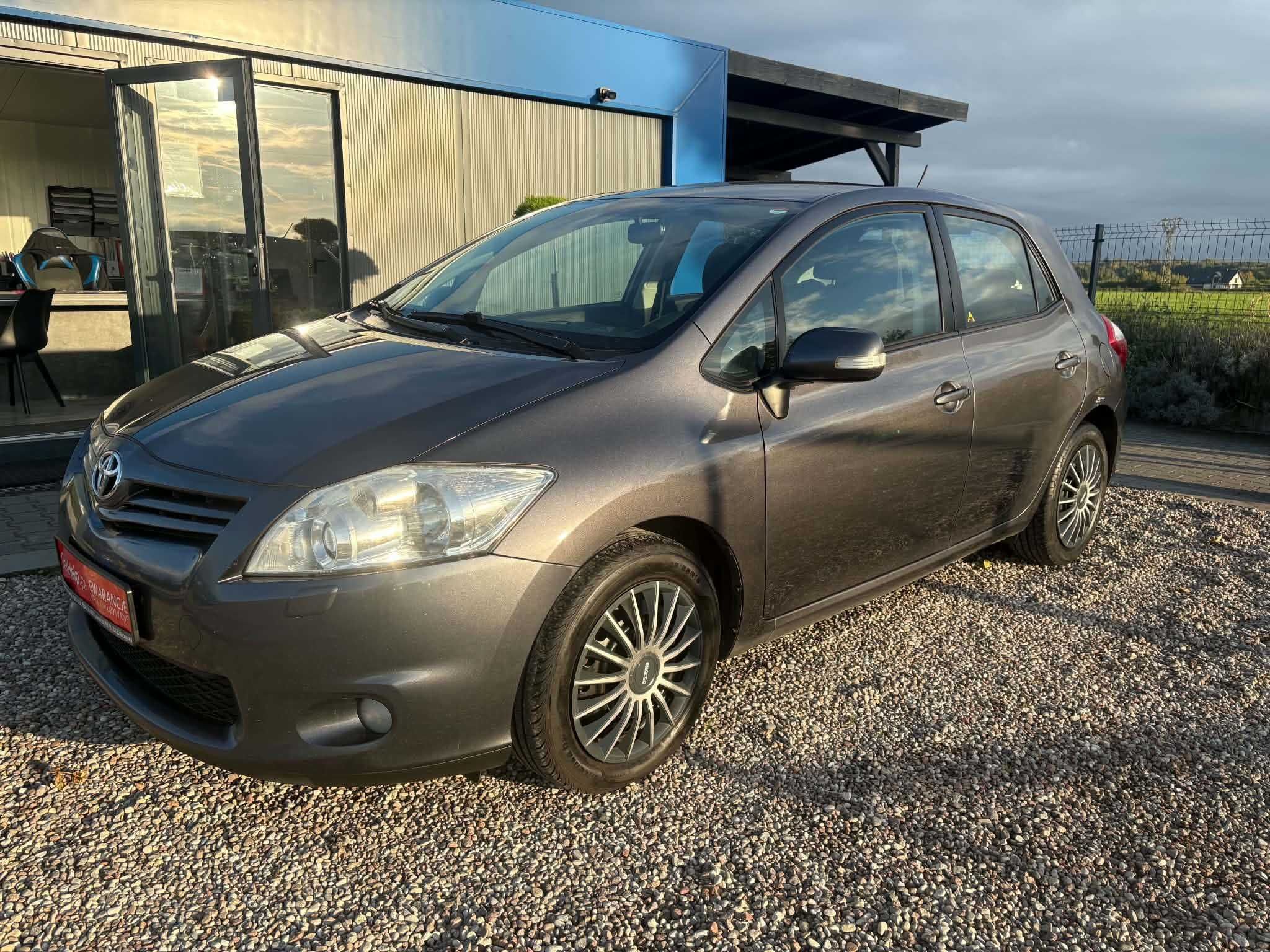 Toyota Auris 1.6 Petrol 2010