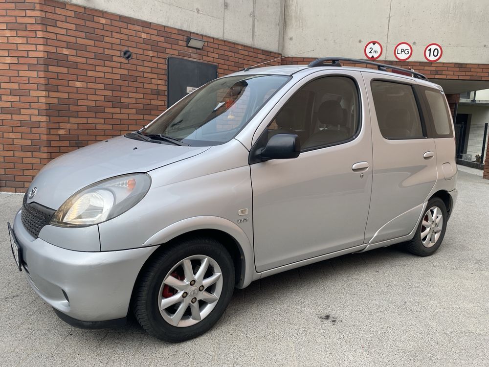 Toyota Yaris Verso 1.3 VVT-i Benzyna Automat