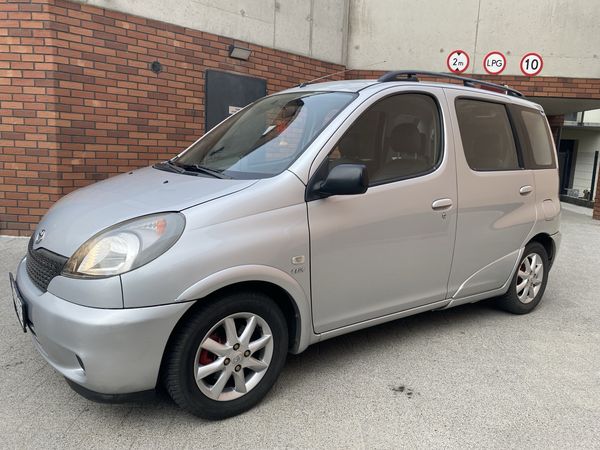 Toyota Yaris Verso 1.3 VVT-i Benzyna Automat