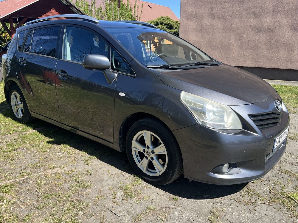 Toyota Verso great family car. Private