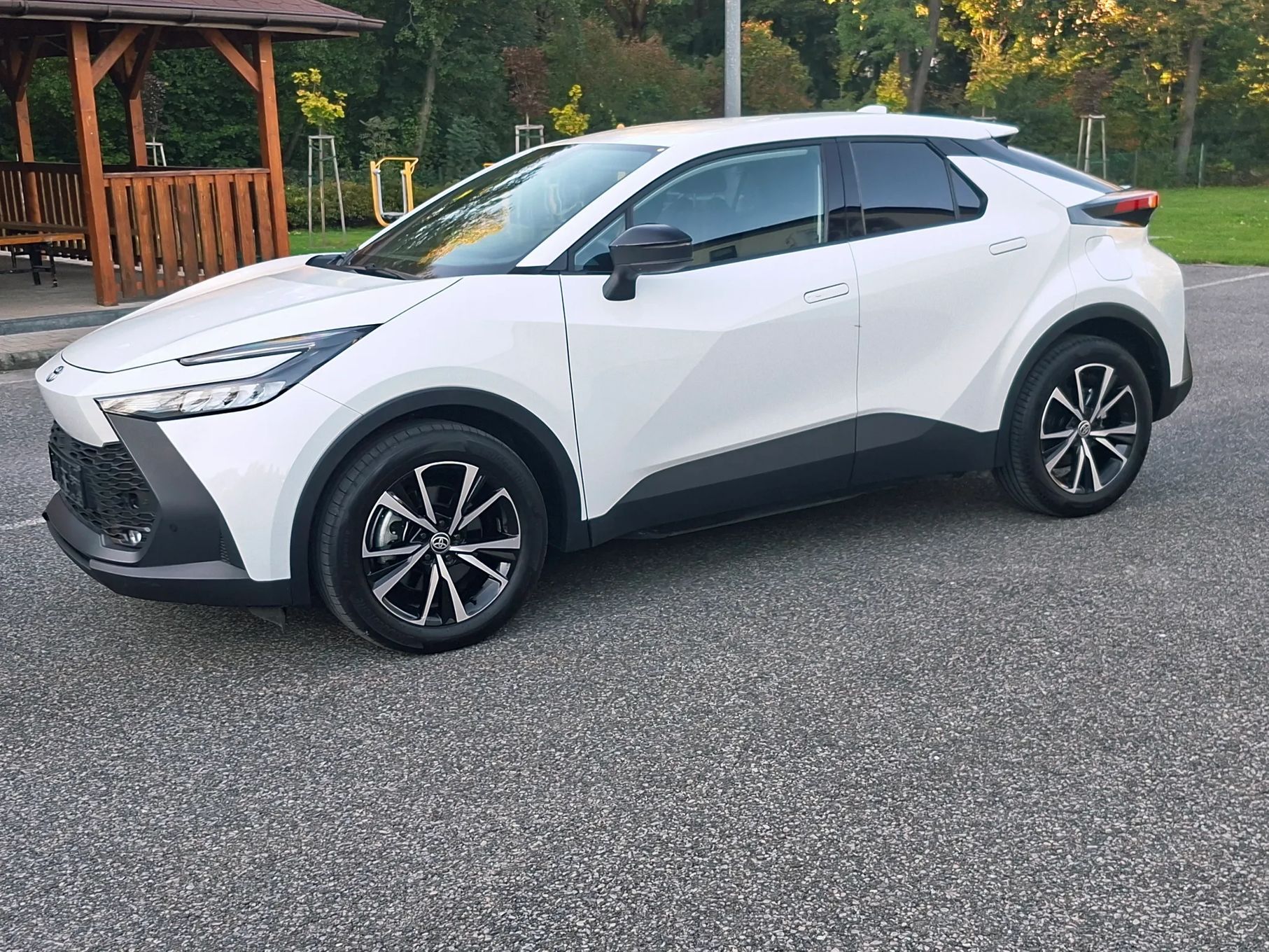 Toyota C-HR PLUG-in. !ały przebieg