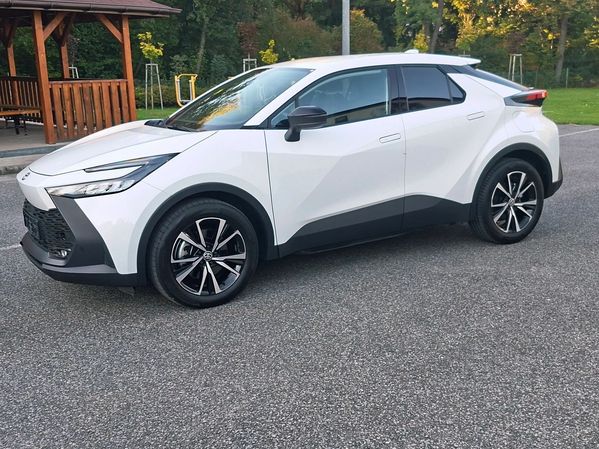 Toyota C-HR PLUG-in. !ały przebieg