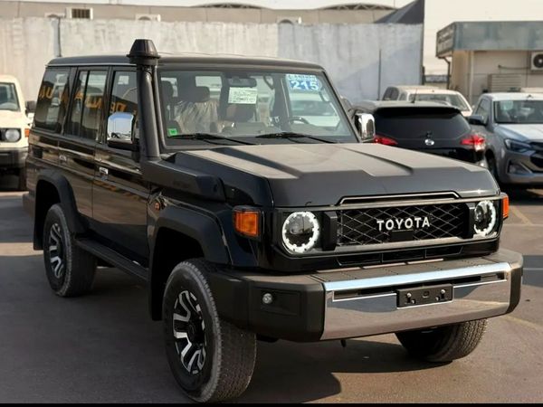 Toyota Land Cruiser Model 76 Silnik Diesel 2.8 lub 4.0 Benzyna