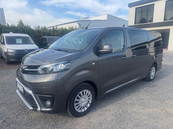 Toyota ProAce 2.0 Diesel 144km długi 9-osobowy kamera navi Salon Polska hak pdc