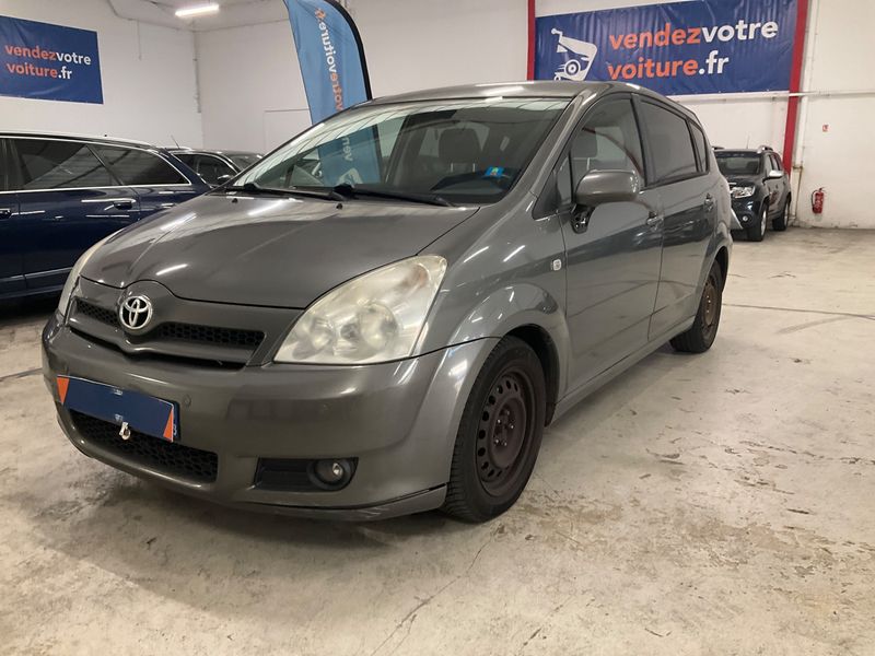 Toyota Corolla Verso 2.2 D-4D Les bleus