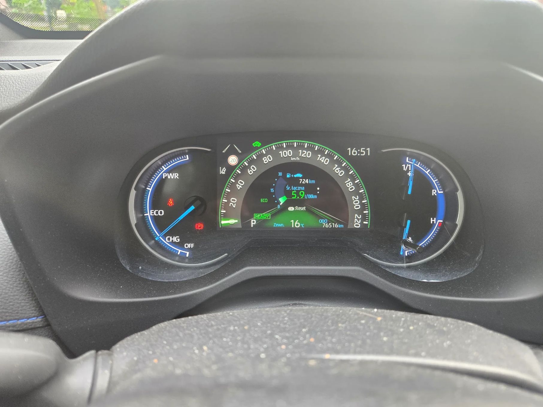Toyota RAV4 Lakier perła, koło zapasowe, hak, bagażnik dachowy, nagłośnienie JBL