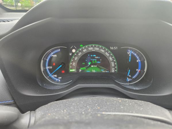 Toyota RAV4 Lakier perła, koło zapasowe, hak, bagażnik dachowy, nagłośnienie JBL