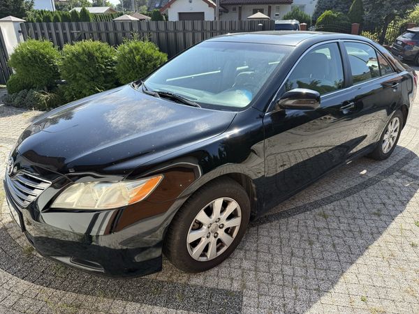 Sprzedam Toyota camry sedan hybrid
