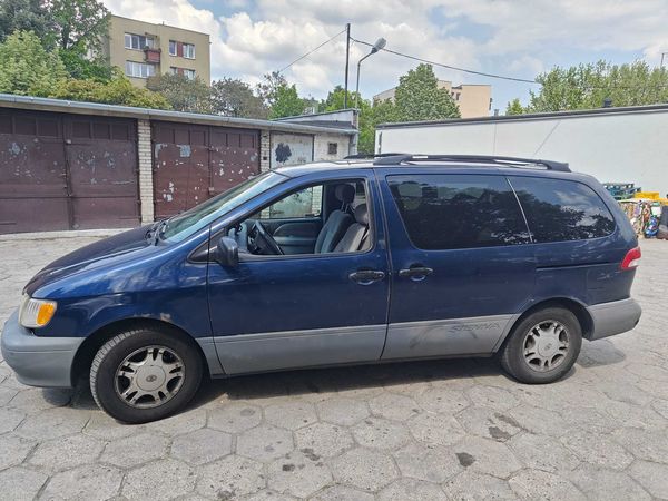 Toyota Sienna 2002 year