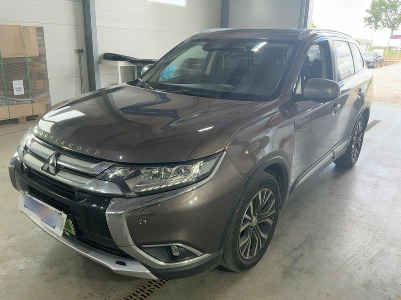 Mitsubishi Outlander 2.2 DI-D Diamond Connect 4WD