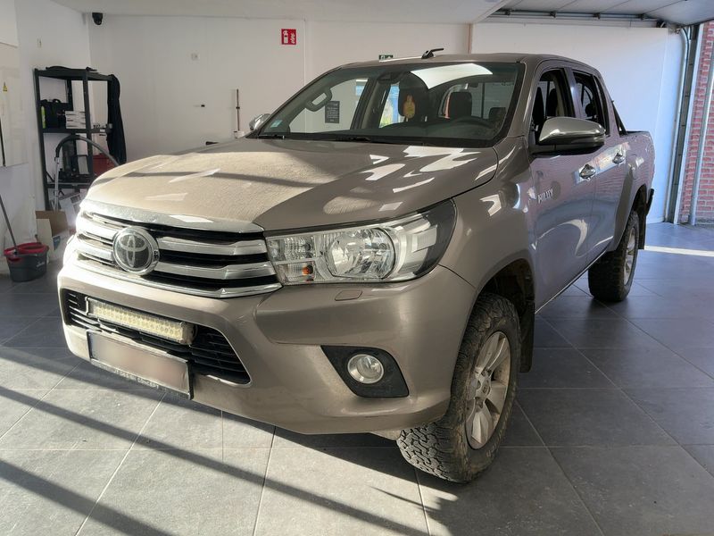 Toyota Hilux 2.4 D-4D Doble Cabina DLX 4x4