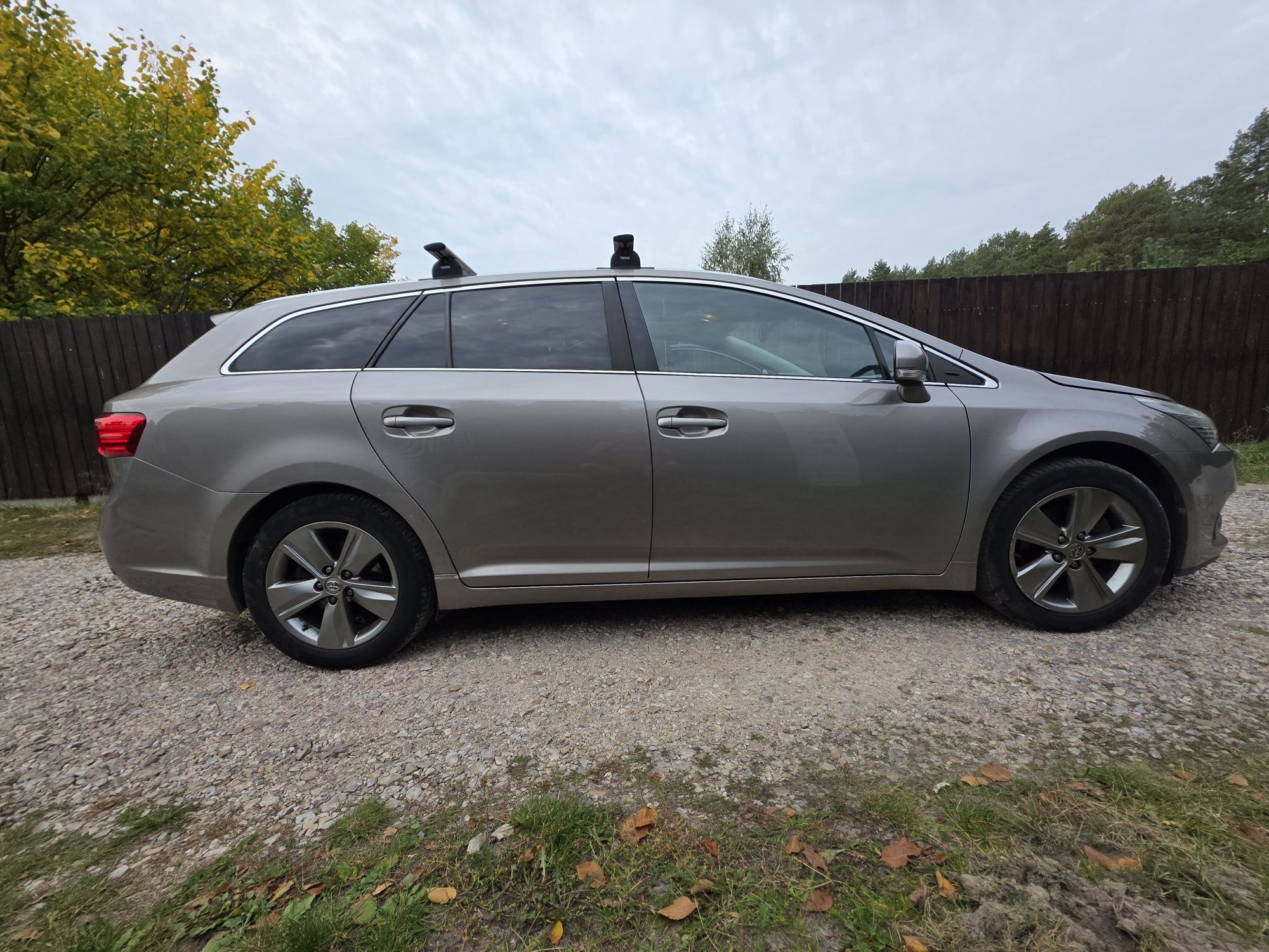 Toyota Avensis bogate wyposażenie
