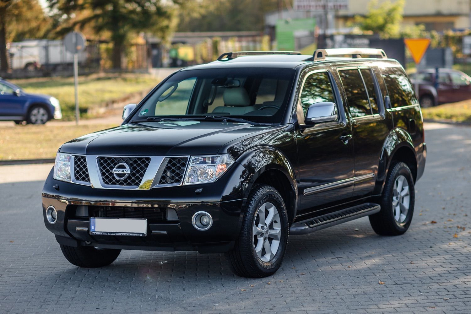 Nissan Pathfinder 7-osobowy 4x4+reduktor KeyLesGo Xenon Kamera Skóra DVD