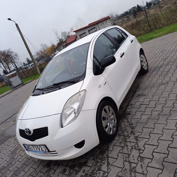Toyota Yaris 1.4D salon polska