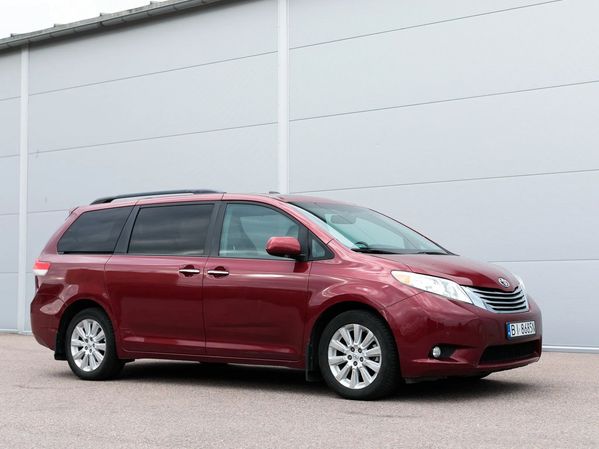 Toyota Sienna 3.5 Petrol 4x4 2010
