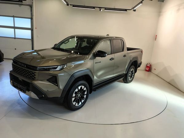 Toyota Hilux Oferta Specjalna Premiera Nowy Hilux dostępny ,, od ręki"