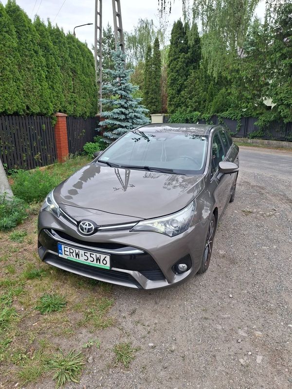 Toyota Avensis Toyota Avensis 2.0 D-4D Active Business, Salon Polska