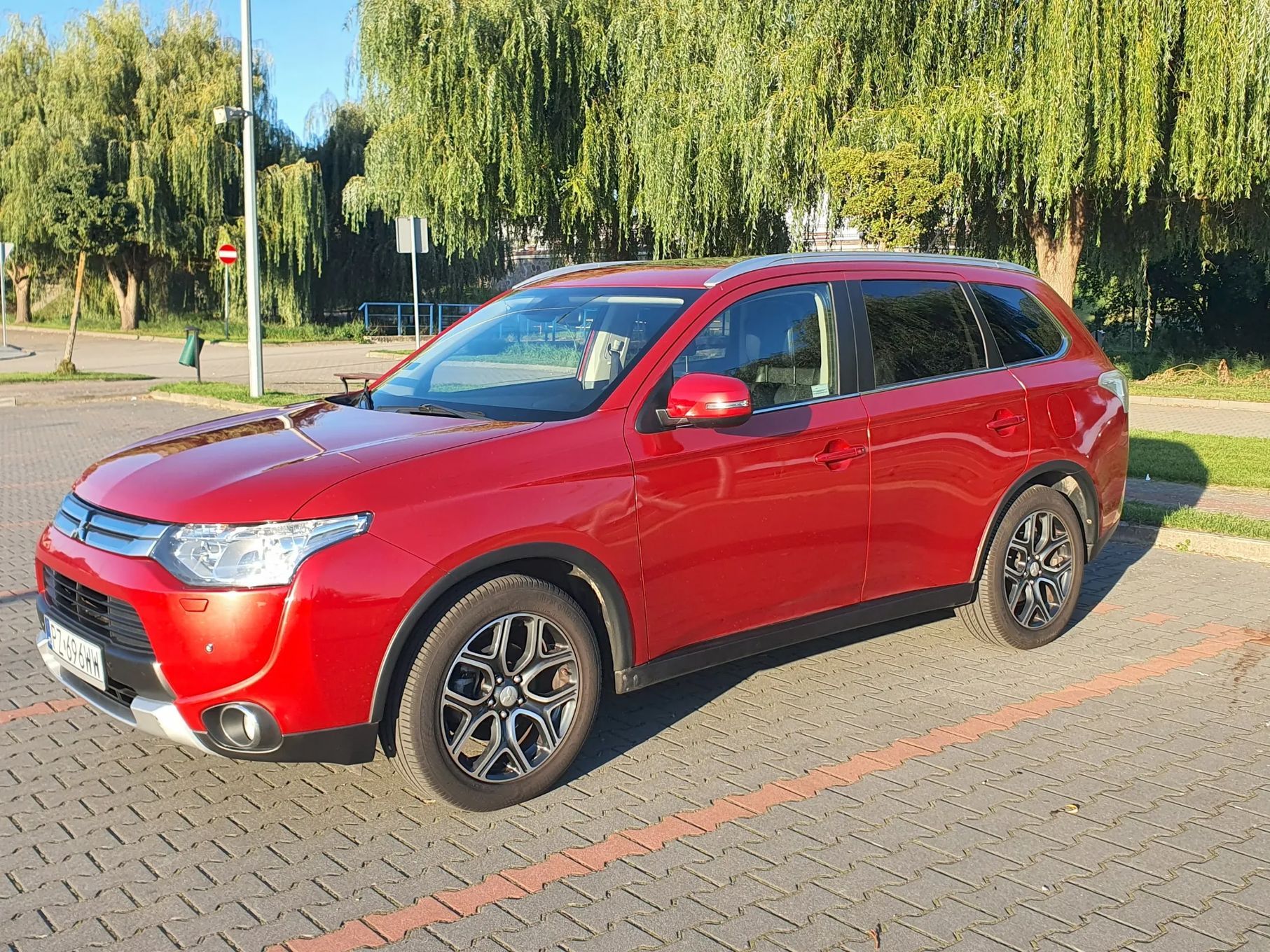 Mitsubishi Outlander Mitsubishi Outlander 2.2 DI-D 150 KM Instyle Navi 4WD Automat | 7 os.