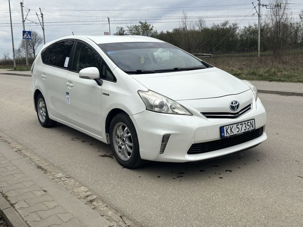 Toyota Prius + / 7 seats / valid insurance OC for a year