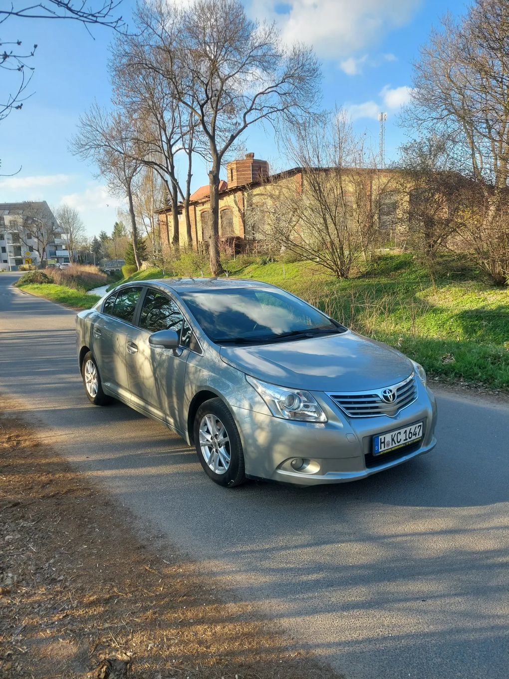 Toyota Avensis Toyota Avebsis * sedan * rear camera * automatic climate control * tow hitch