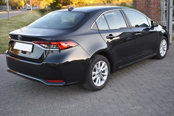Toyota Corolla 1.8 Hybrid 2024 Salon Polska 60 tys km.