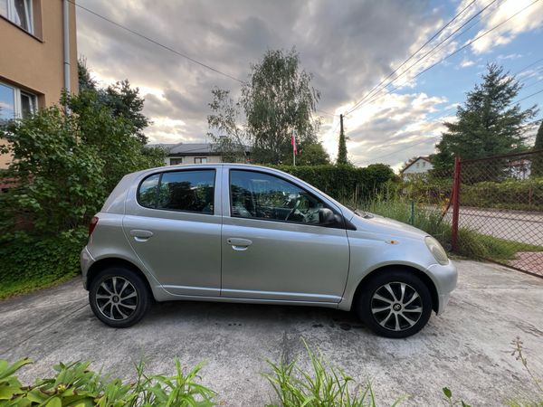 Toyota Yaris 1.0 2001 r.