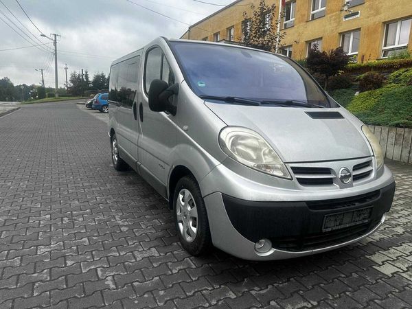 9-osobowy Orginalny bus Nissan Primaster 2006r.