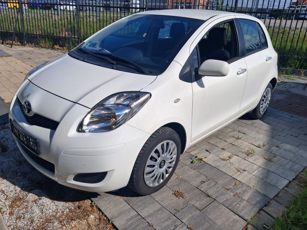 Toyota Yaris 5 drzwi z klimą przeb. tylko 146 tys km modell 2011