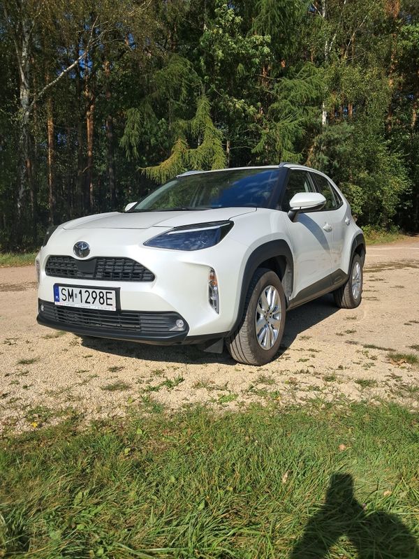 Toyota yaris cross perła